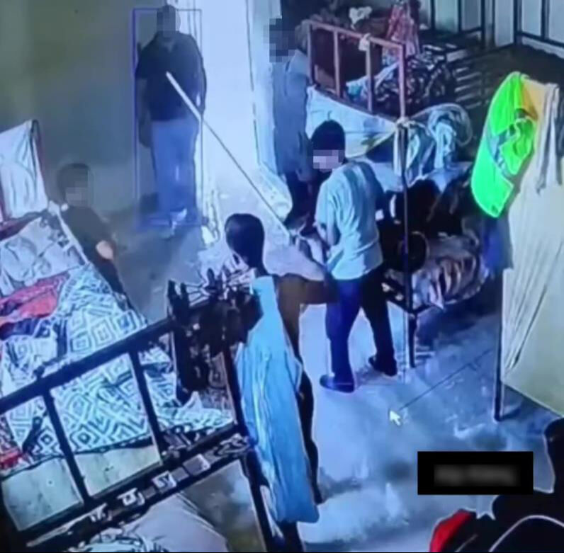 Adana'da vicdanları sızlatan görüntü! 14 yaşındaki çocuk darbedildi, zorla çalıştırıldı Adana'da vicdanları sızlatan görüntü! 14 yaşındaki çocuk darbedildi, zorla çalıştırıldı - 2. Resim