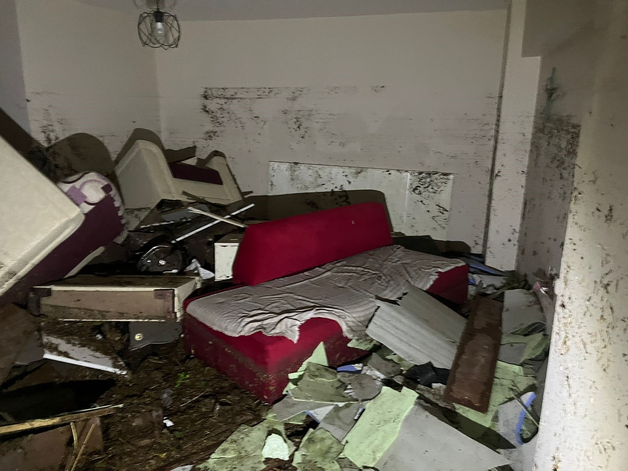 Ankara'da sel suları evin duvarını patlattı! Korku dolu anlar kamerada Ankara'da sel suları evin duvarını patlattı! Korku dolu anlar kamerada - 1. Resim