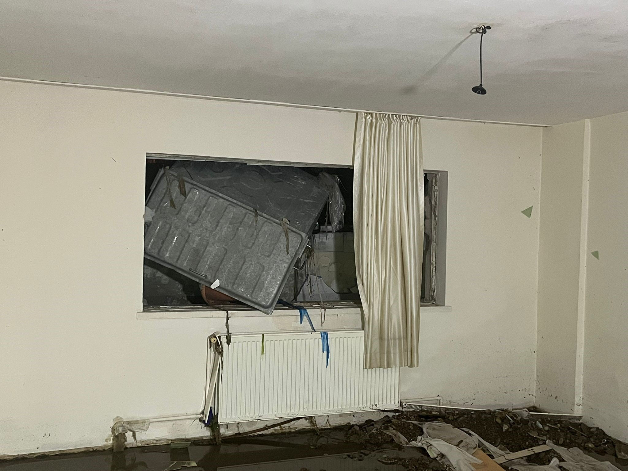Ankara'da sel suları evin duvarını patlattı! Korku dolu anlar kamerada Ankara'da sel suları evin duvarını patlattı! Korku dolu anlar kamerada - 3. Resim
