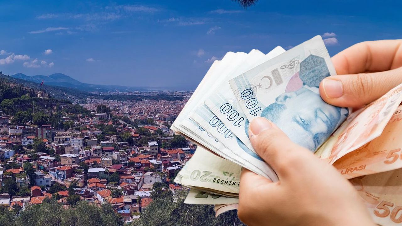 Bir kentimizde tarım işçileri yaşadı! Günlük mesai ücretleri 2 bin liraya dayandı Bir kentimizde tarım işçileri yaşadı! Günlük mesai ücretleri 2 bin liraya dayandı