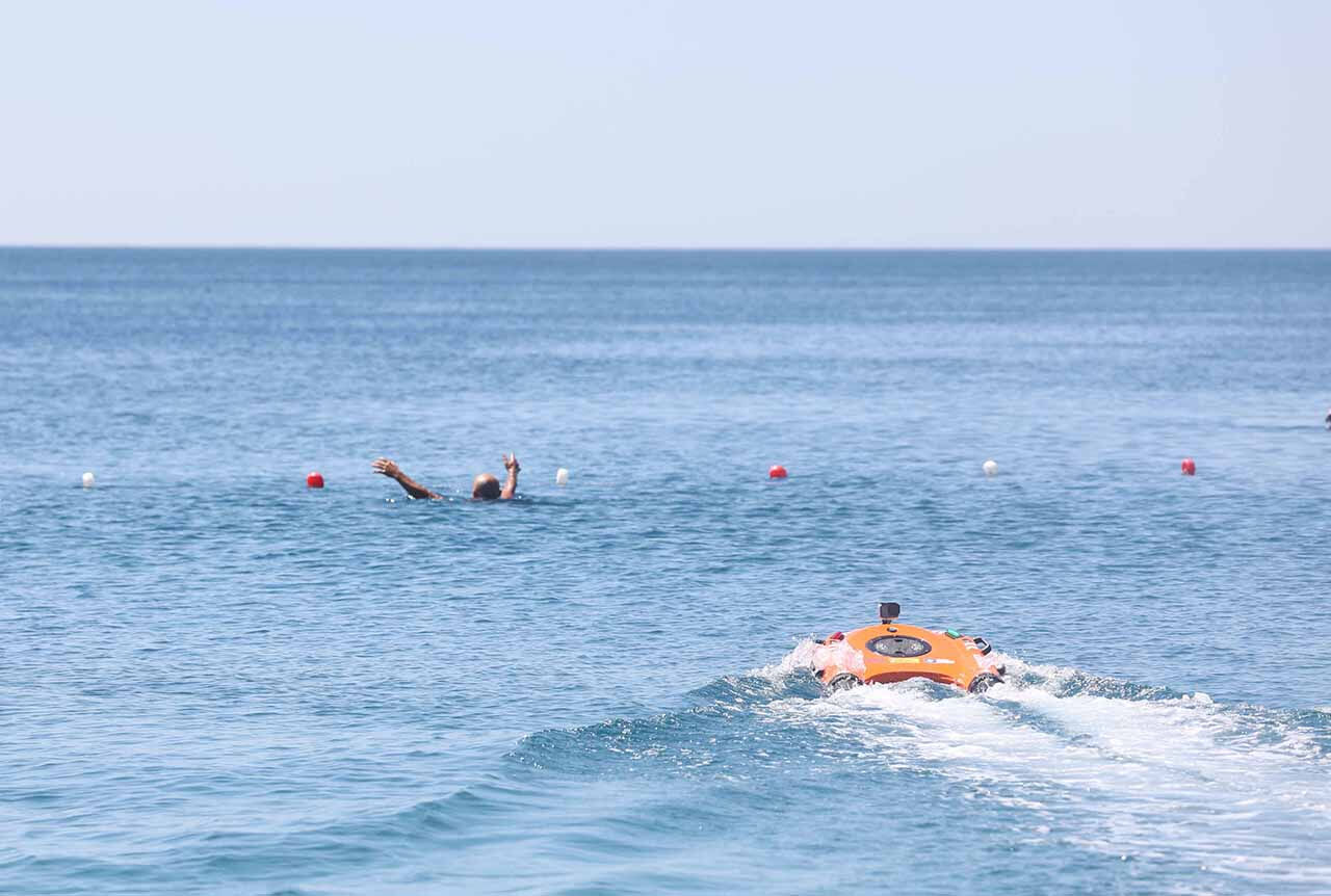Boğulma tehlikesine anında müdahale ediyor! İnsansız cankurtaran robotu hayat kurtarıyor Boğulma tehlikesine anında müdahale ediyor! İnsansız can kurtaran robotu hayat kurtarıyor - 1. Resim