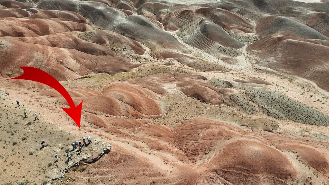 Burası Türkiye&#039;de! Mars&#039;a benzetilen bu tepelere yerli ve yabancı turist akın ediyor