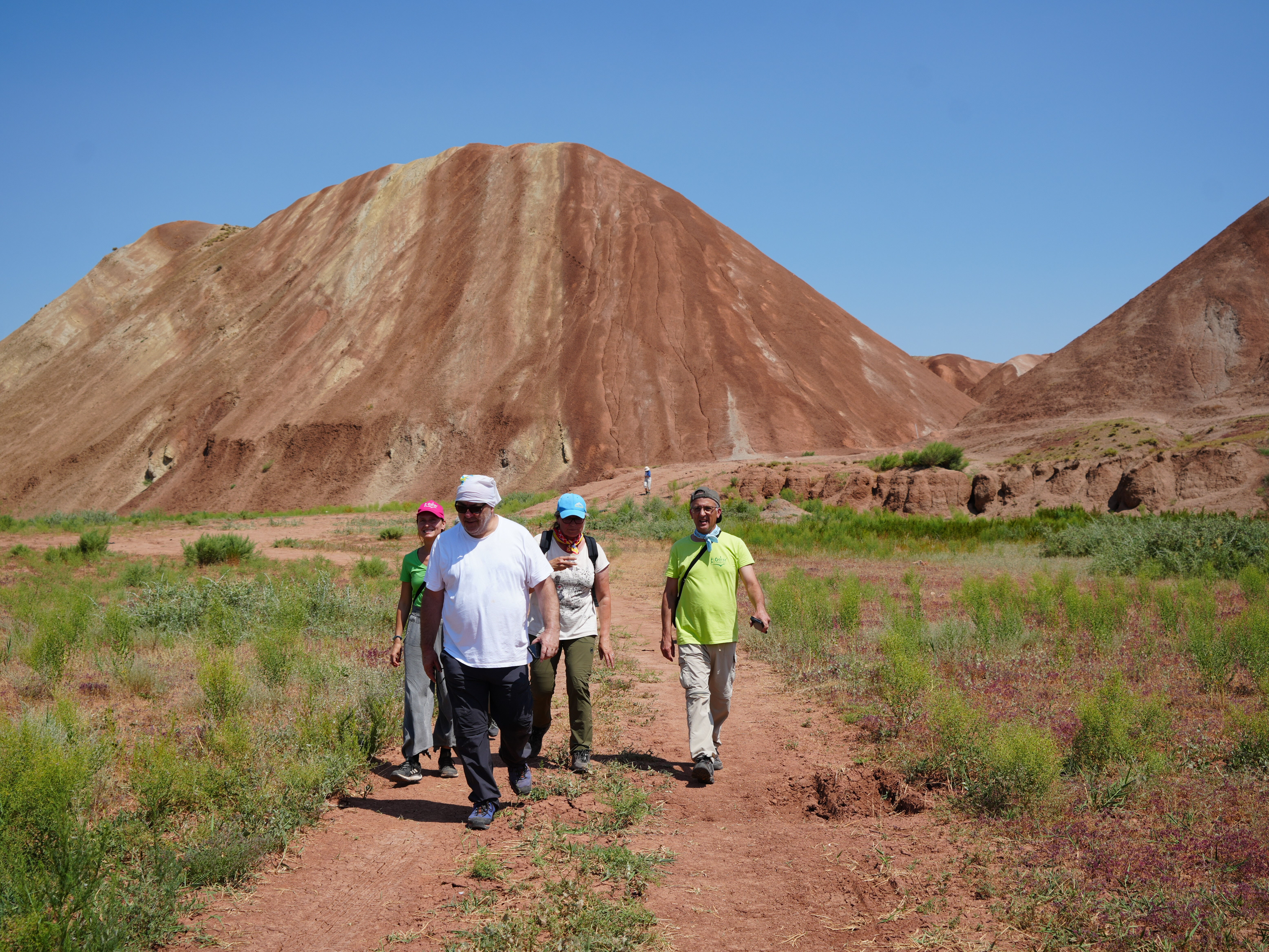 Burası Türkiye'de! Mars'a benzetilen bu tepelere yerli ve yabancı turist akın ediyor - 2. Resim