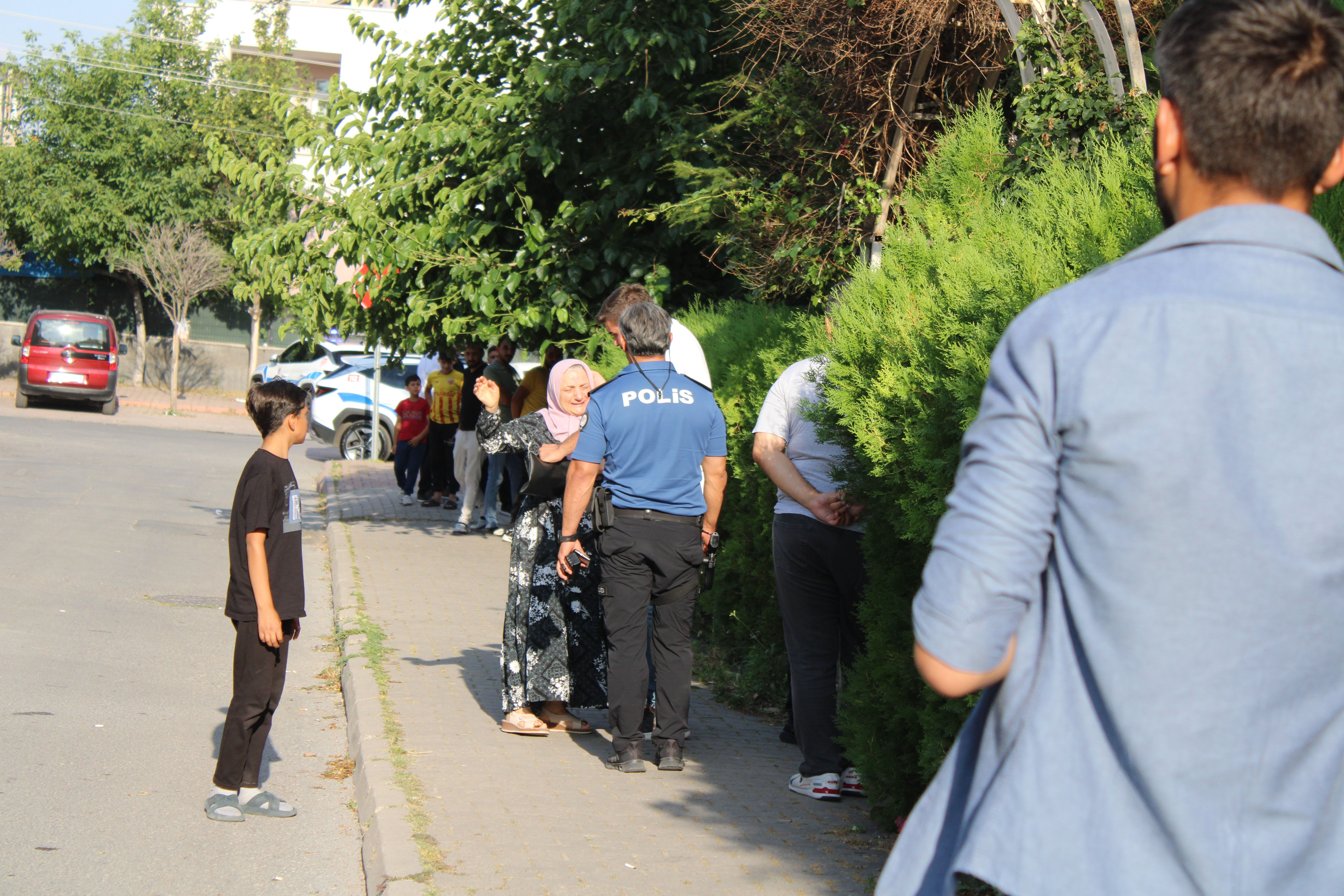 Camide kan donduran cinayet! Namaz kılarken boğazını keserek öldürdü - 3. Resim