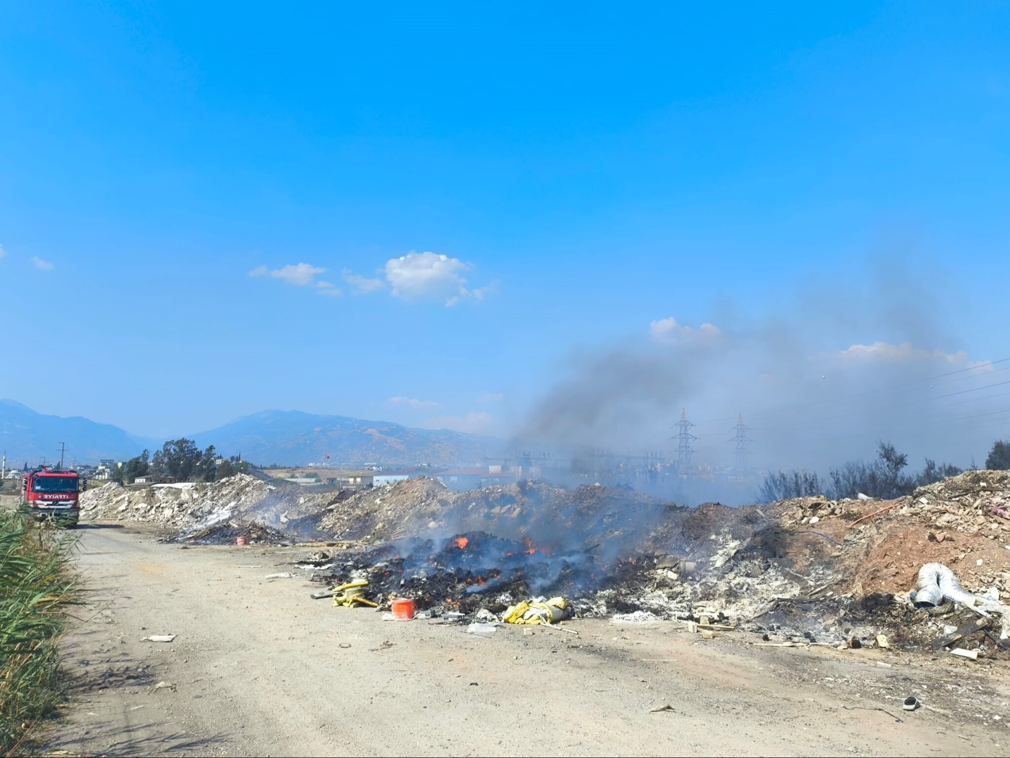 Efeler'de tehlike büyüyor! Alevler büyümeye başladı - 2. Resim