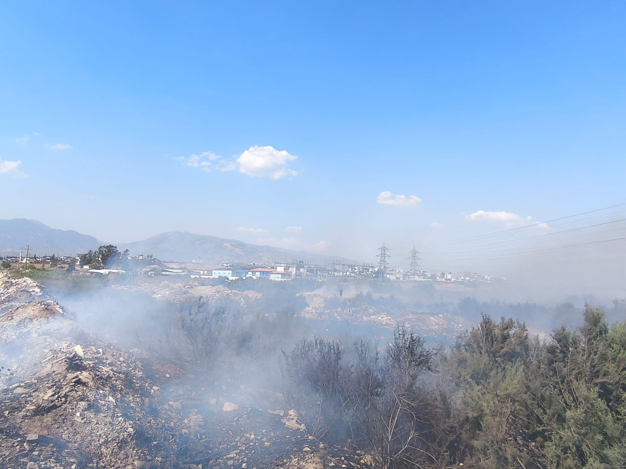 Efeler'de tehlike büyüyor! Alevler büyümeye başladı - 1. Resim