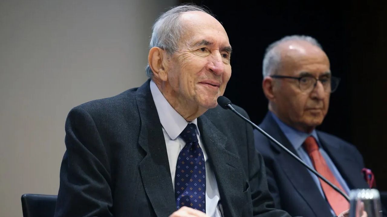 Eski CHP lideri Altan Öymen hayatını kaybetti