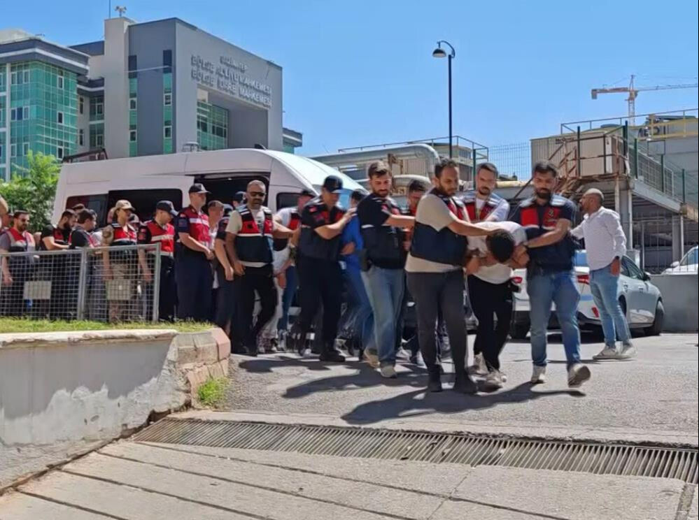 Gaziantep'te 106 milyon TL'lik operasyon! Çok sayıda tutuklama var Gaziantep'te 106 milyon TL'lik operasyon! Çok sayıda tutuklama var - 2. Resim