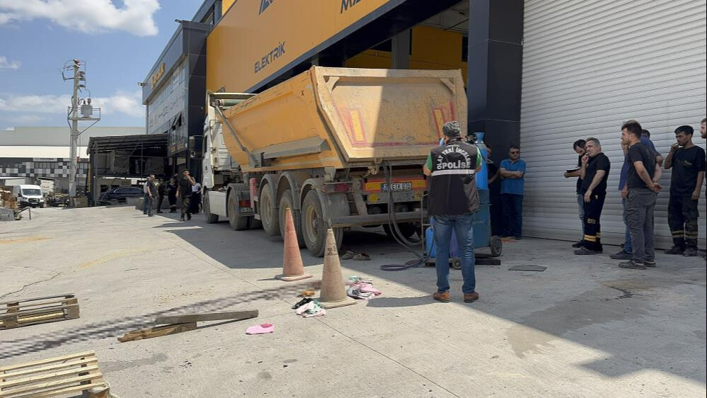 Gebze'de korkunç ölüm! Tırın damper kapağı kapandı, şoförün kafası ezildi - 3. Resim