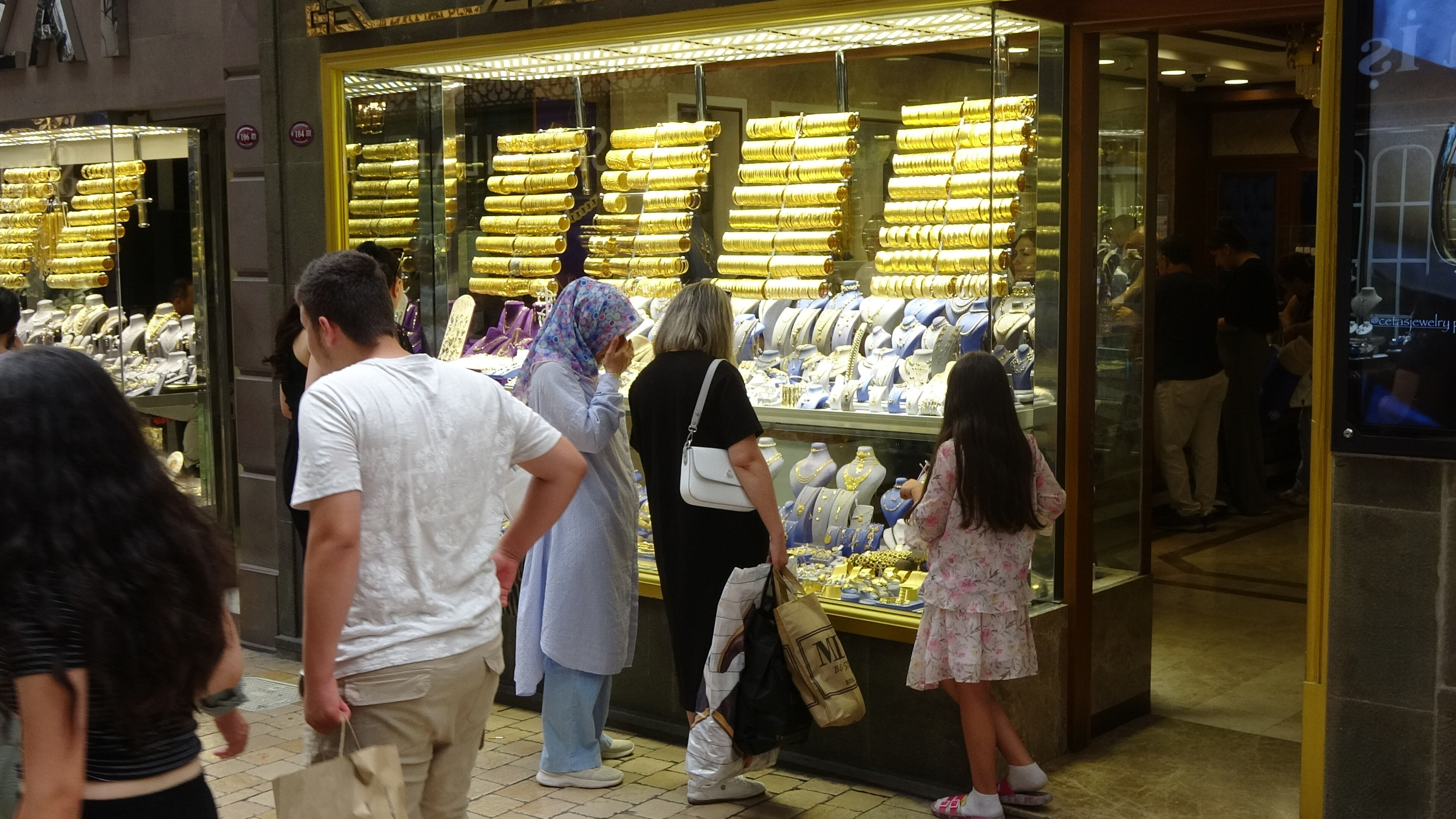 Gram altın coştukça coştu, kuyumcular az bilinen gerçeği açıkladı: Alan değil satan çok! - 3. Resim