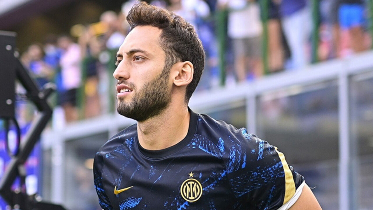 "Hakan Çalhanoğlu Fenerbahçemize hayırlı olsun" dedi! Transferde beklenmedik hamle "Hakan Çalhanoğlu Fenerbahçemize hayırlı olsun" dedi! Transferde beklenmedik hamle - 1. Resim