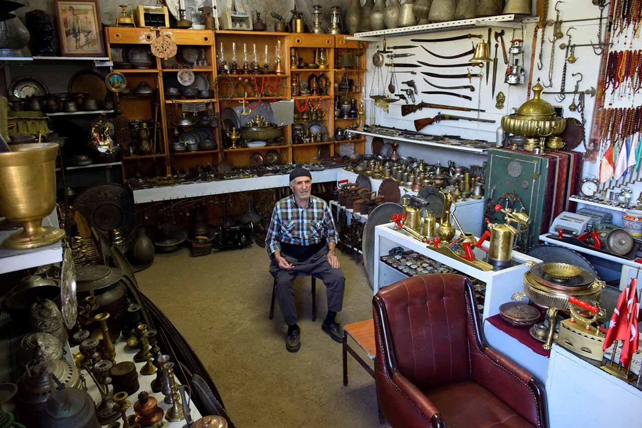 İstanbul antikacıları yolunu gözlüyordu! 85 yaşındaki 'Eskici Yaşar'ın hayatı tarihi türbede değişti - 2. Resim
