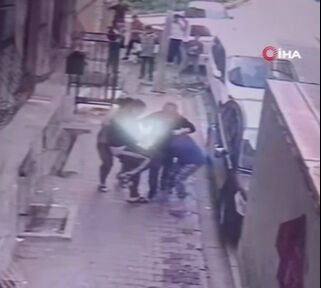 Komşu kadına tornavidayla darp: Bir anda dövmeye başladı! Dehşet anları kamerada - 2. Resim