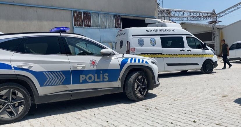 Konya'da yem fabrikasında çalışan gençten acı haber! Tır boşaltılırken altında kaldı - 1. Resim