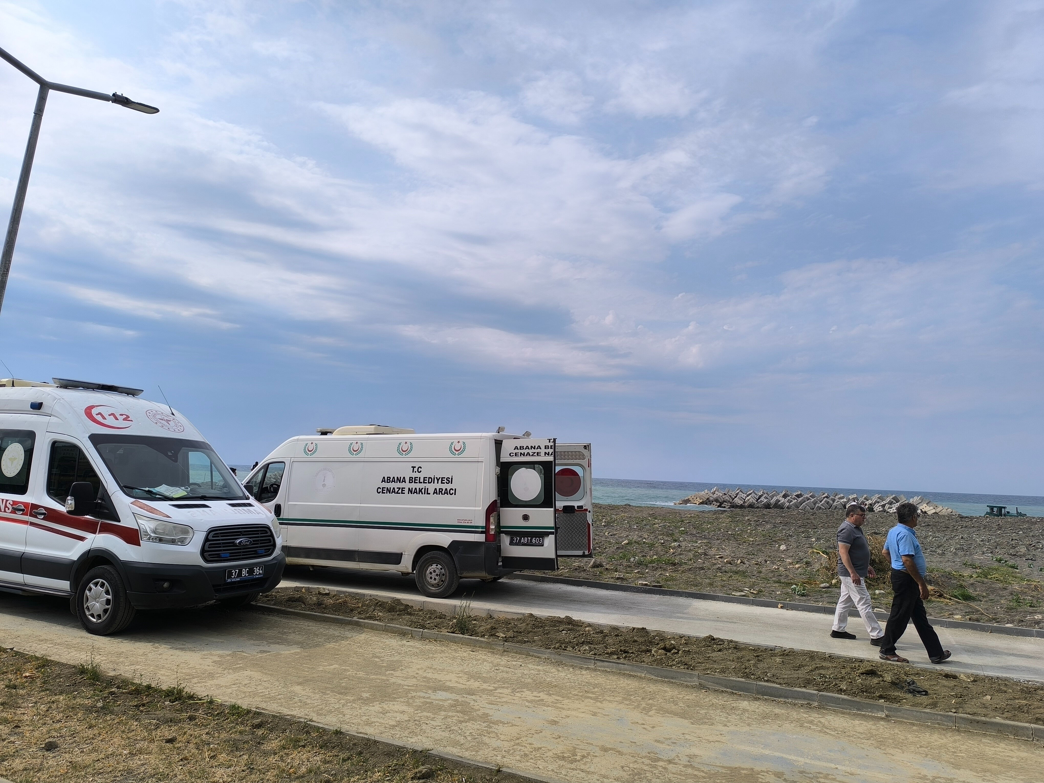 Korkunç ölüm! Sahilde güneşlenirken üzerinden iş makinesi geçti - 1. Resim