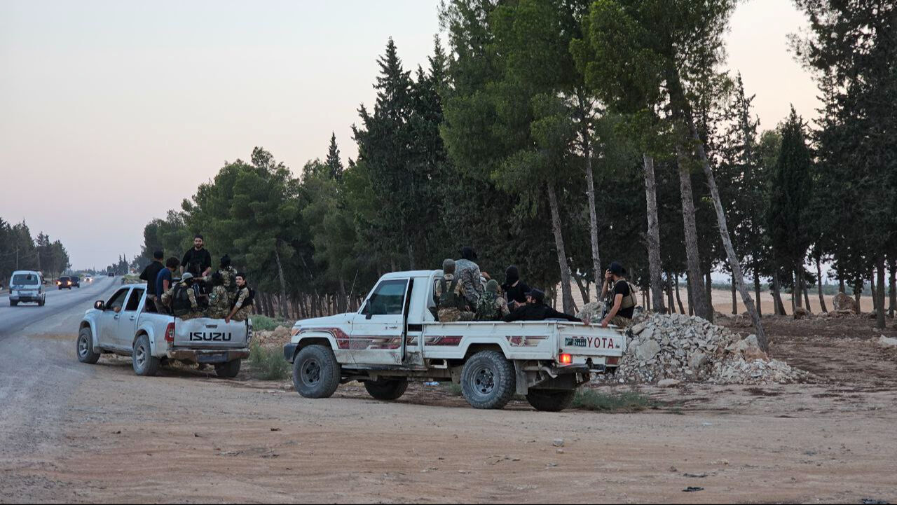 Suriye ordusundan Halep'te terör örgütü PKK/YPG'ye karşı sevkiyat Suriye ordusundan Halep'te terör örgütü PKK/YPG'ye karşı sevkiyat - 2. Resim