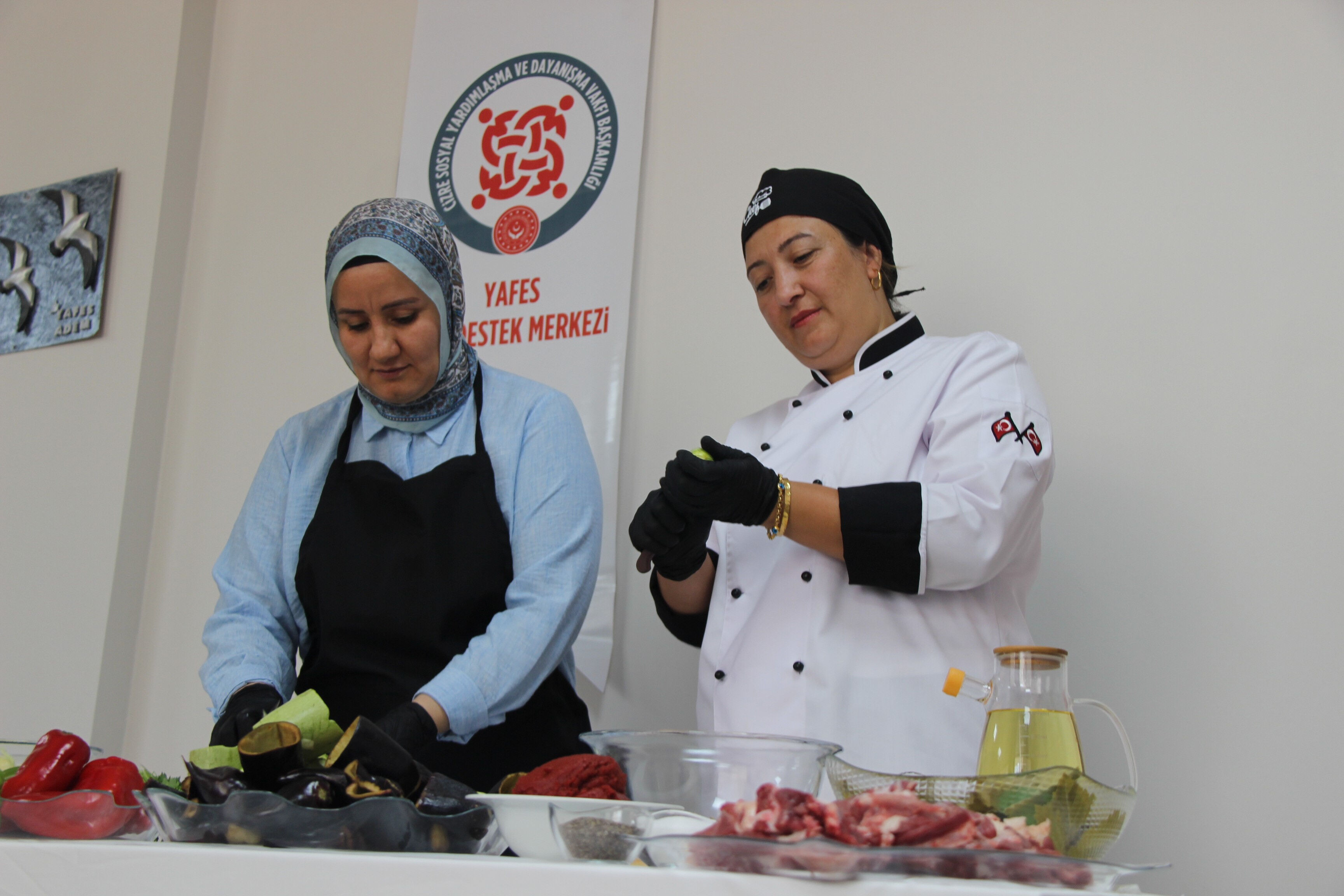 Tarihi binlerce yıl öncesine gidiyor... Tescilli lezzet damak çatlatıyor! Şımşıpe dolması tarifi Tarihini binlerce yıl öncesine götürenler var... Tescilli lezzet damak çatlatıyor! Şımşıpe dolması tarifi - 2. Resim