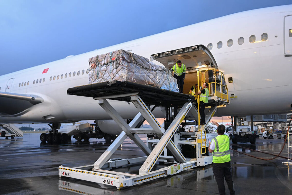 Ünlü heykel Türkiye'ye giriş yaptı! Kaçırılan Marcus Aurelius 3 heykelle birlikte ait olduğu topraklara iade edildi - 2. Resim