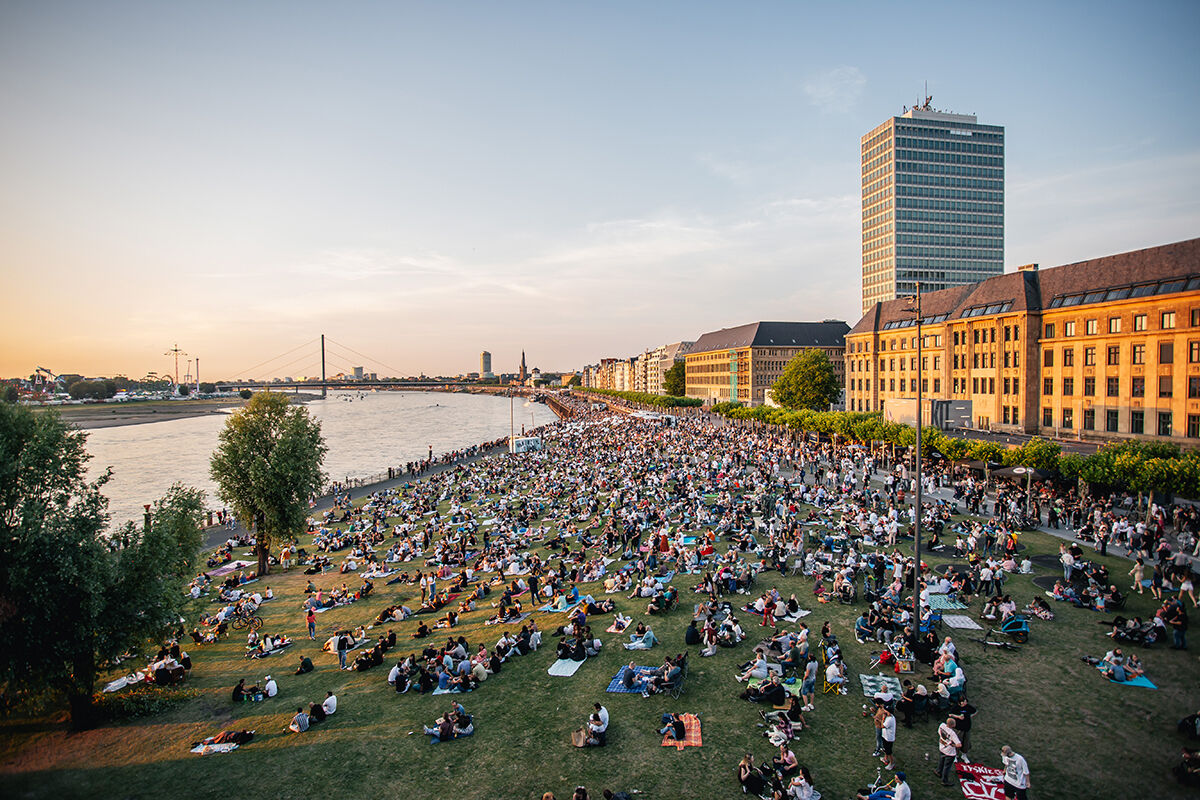 Ünlü nehrin kenarı doldu taştı! Gökyüzündeki şov hayran bıraktı - 1. Resim