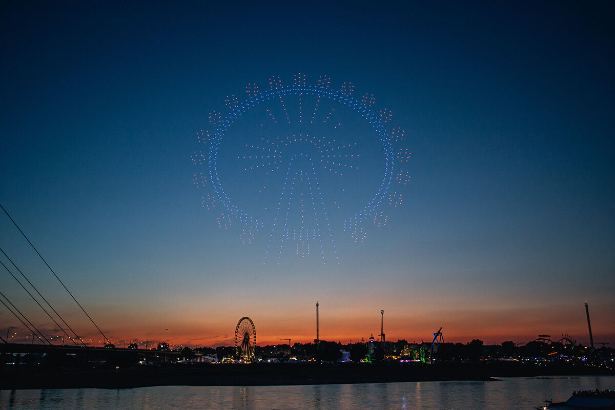 &Uuml;nl&uuml; nehrin kenarı doldu taştı! G&ouml;ky&uuml;z&uuml;ndeki şov hayran bıraktı - 6. Resim