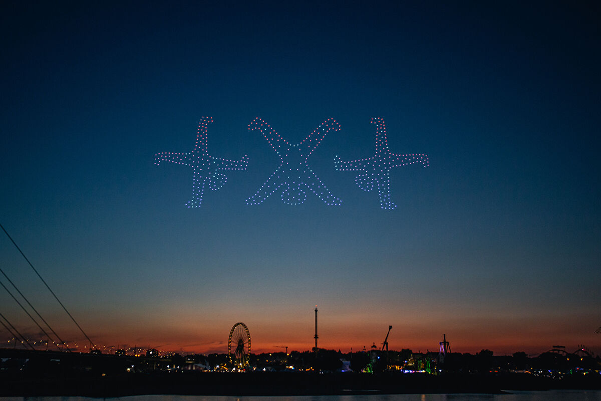 &Uuml;nl&uuml; nehrin kenarı doldu taştı! G&ouml;ky&uuml;z&uuml;ndeki şov hayran bıraktı - 7. Resim