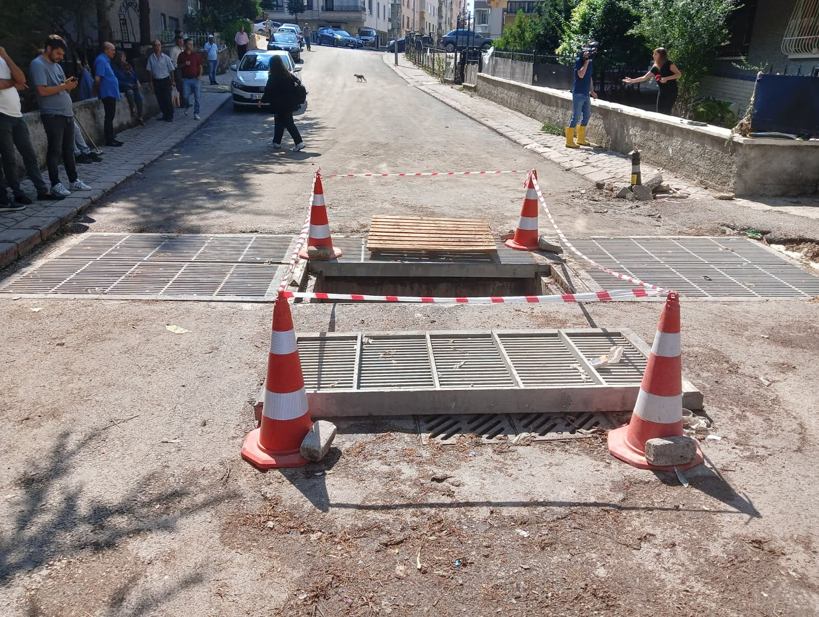 Yollar çöktü, altyapı ağır hasar aldı! Başkenti sel vurdu, bilanço gün ağarınca ortaya çıktı - 2. Resim