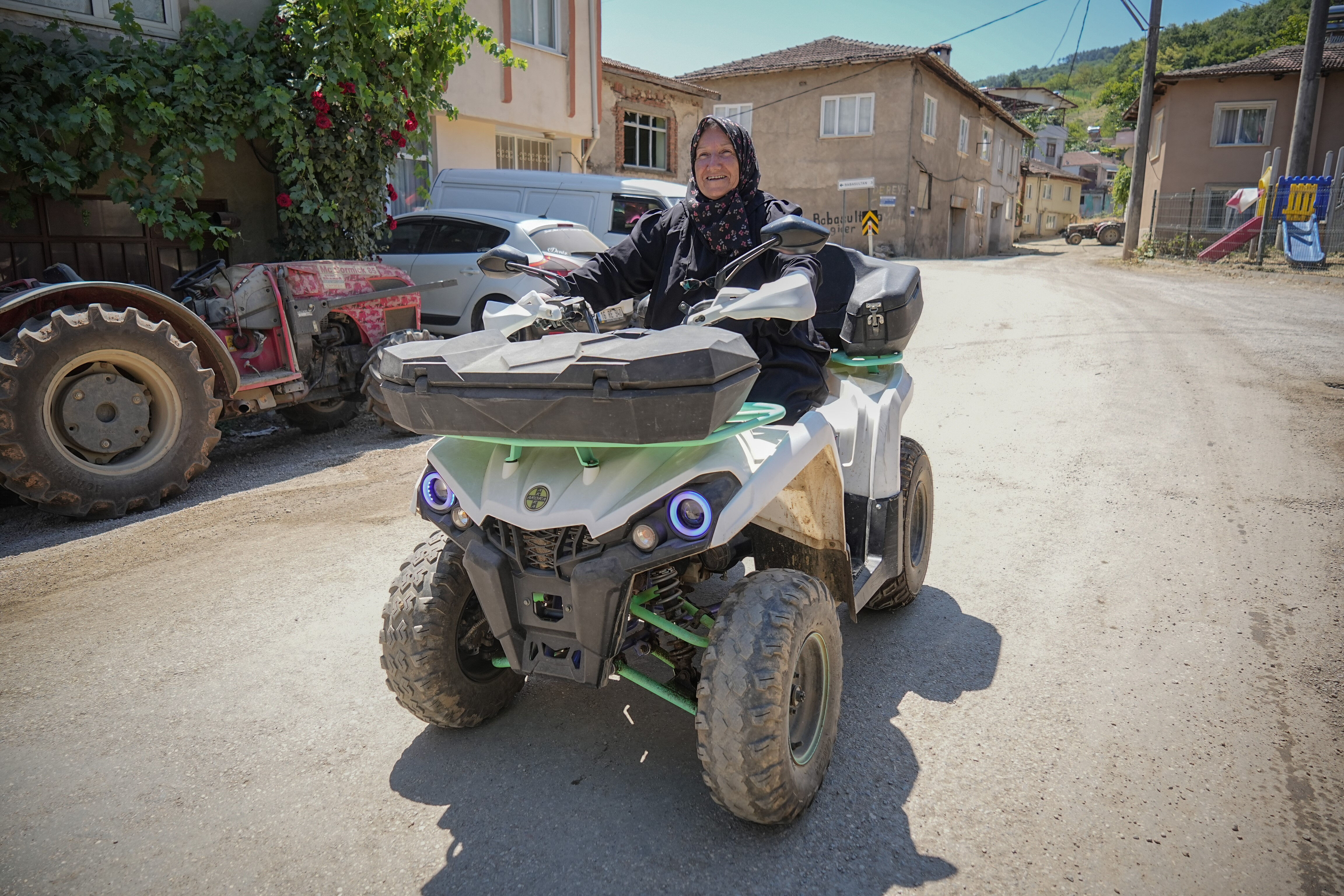 Camiden anons yapıldı, jandarma barikat kurdu... Kadınlar yönetimi devralınca köye erkeklerin girmesi yasaklandı - 1. Resim