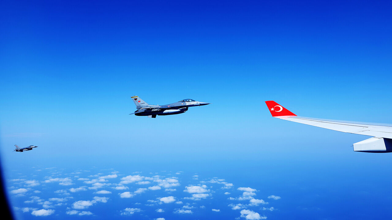 F-16’lardan Cumhurbaşkanı Erdoğan’a gökyüzünde selam - 3. Resim