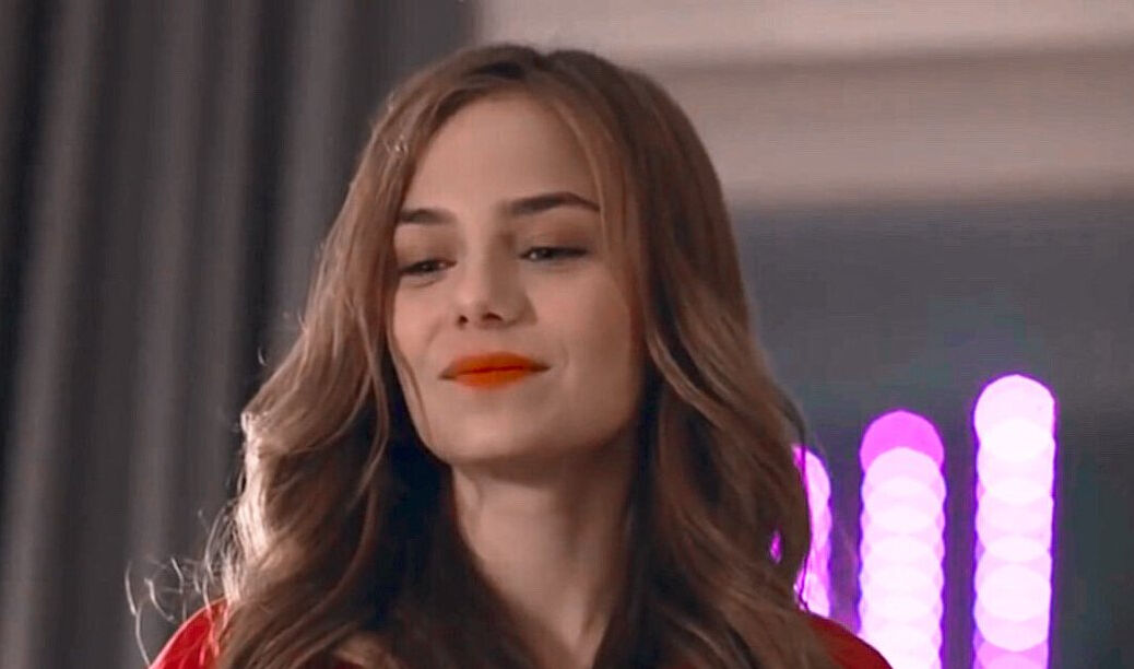 'O ünlü oyuncu üzerime yürüdü’ diyen Bahar Şahin'in itirafı olay oldu: Sosyal medya yıkıldı - 1. Resim