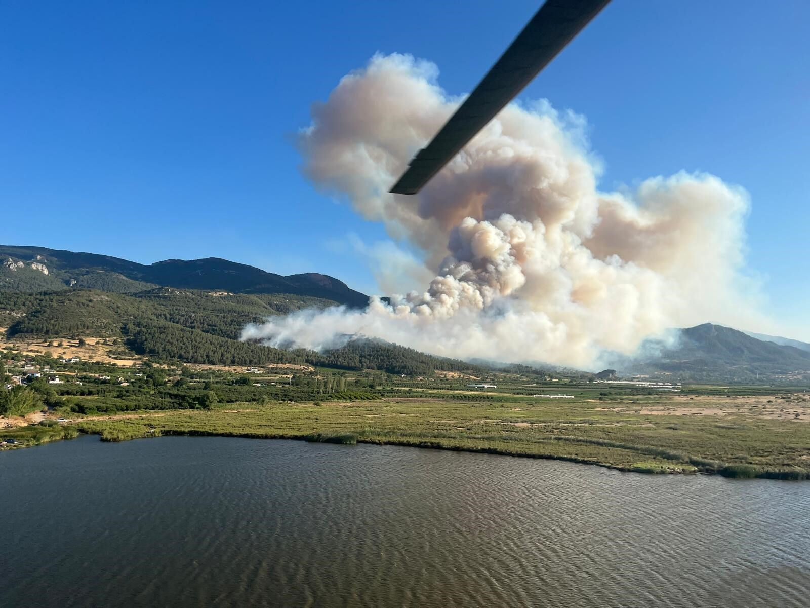 Sakarya, Bilecik ve Uşak'ta alevler yükseldi! Orman yangınında bir mahalle tahliye ediliyor - 2. Resim