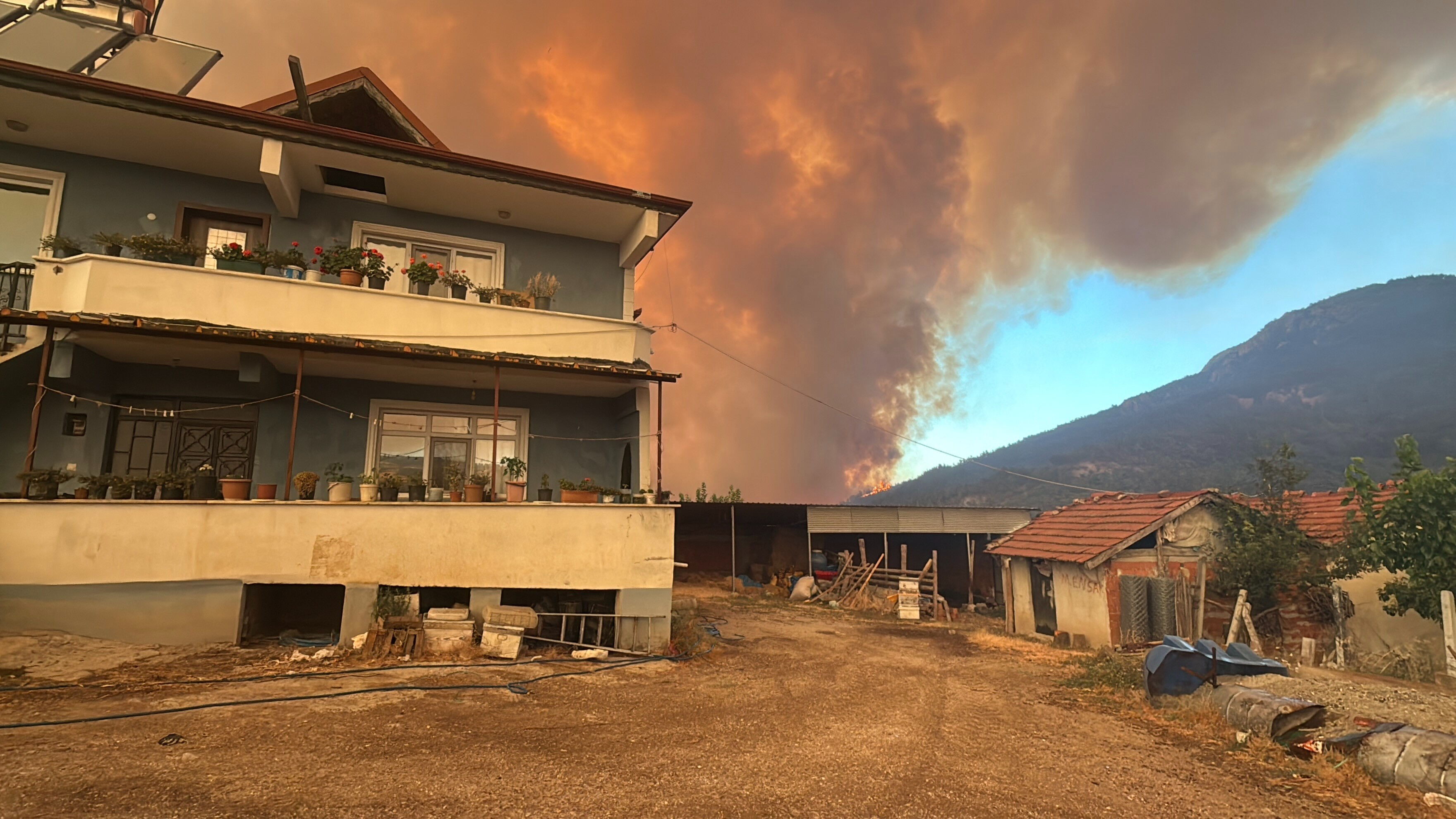 Sakarya, Bilecik ve Uşak'ta alevler yükseldi! Orman yangınında bir mahalle tahliye ediliyor - 3. Resim