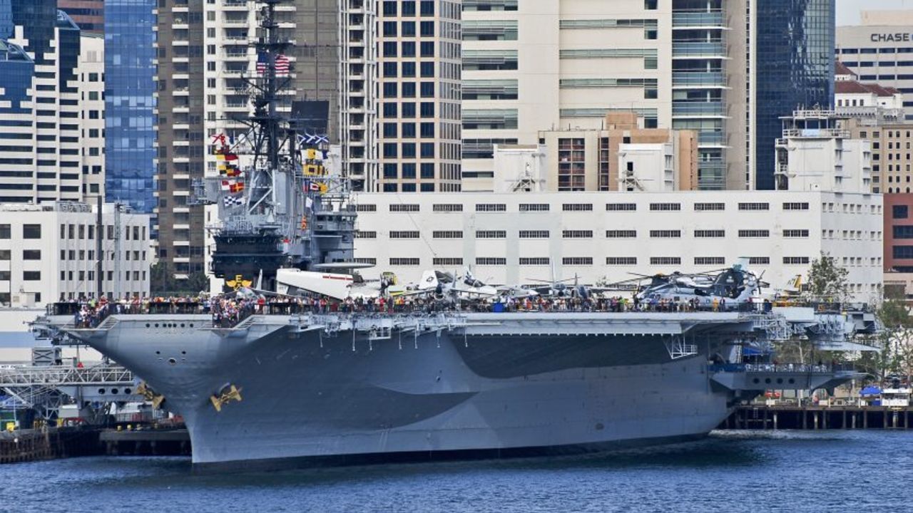 Soğuk Savaş efsanesi USS Midway’e tekne çarptı! Kaptan kaçarken yakalandı