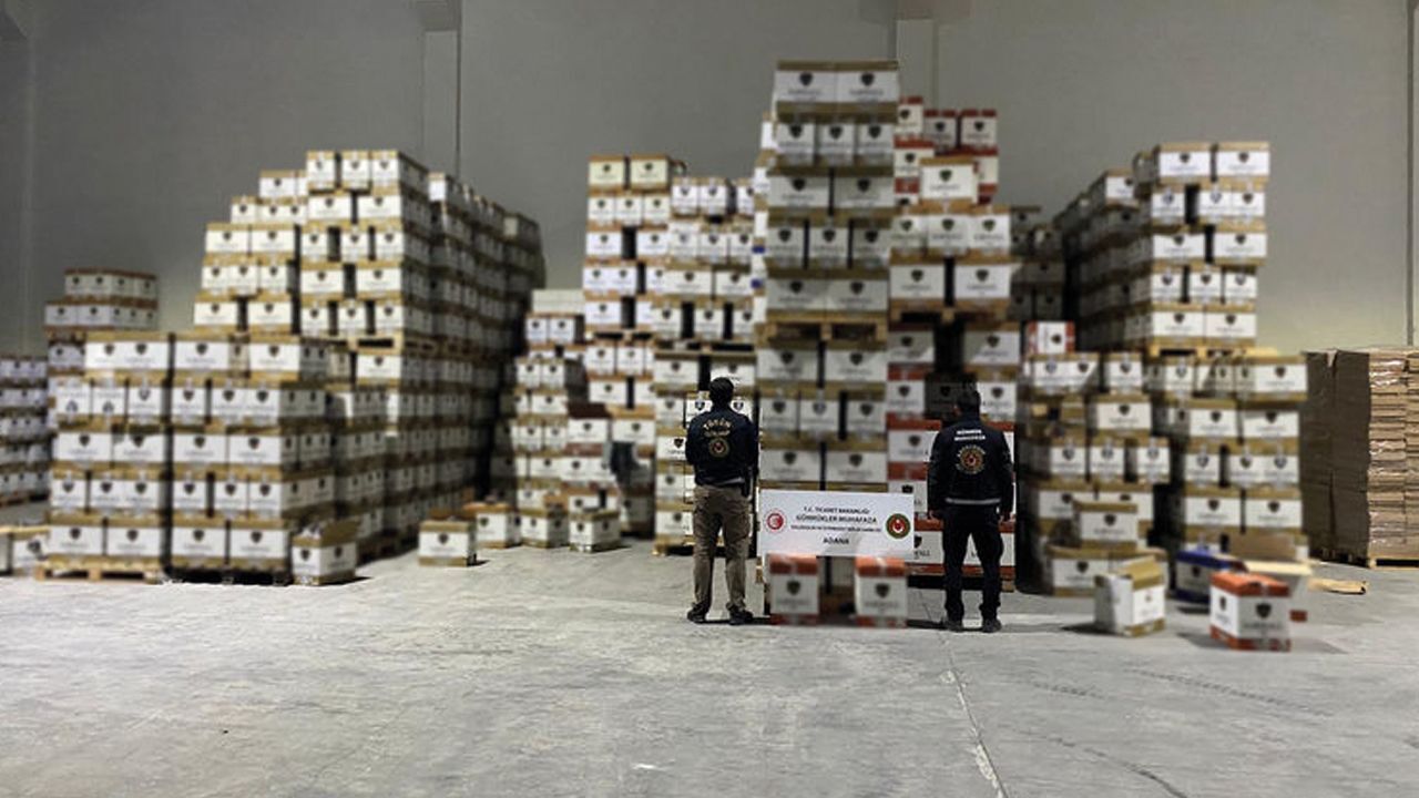 Ticaret Bakanlığı'ndan büyük sigara operasyonu! Yarım milyarlık darbe vuruldu Ticaret Bakanlığı'ndan büyük sigara operasyonu! Yarım milyarlık darbe vuruldu
