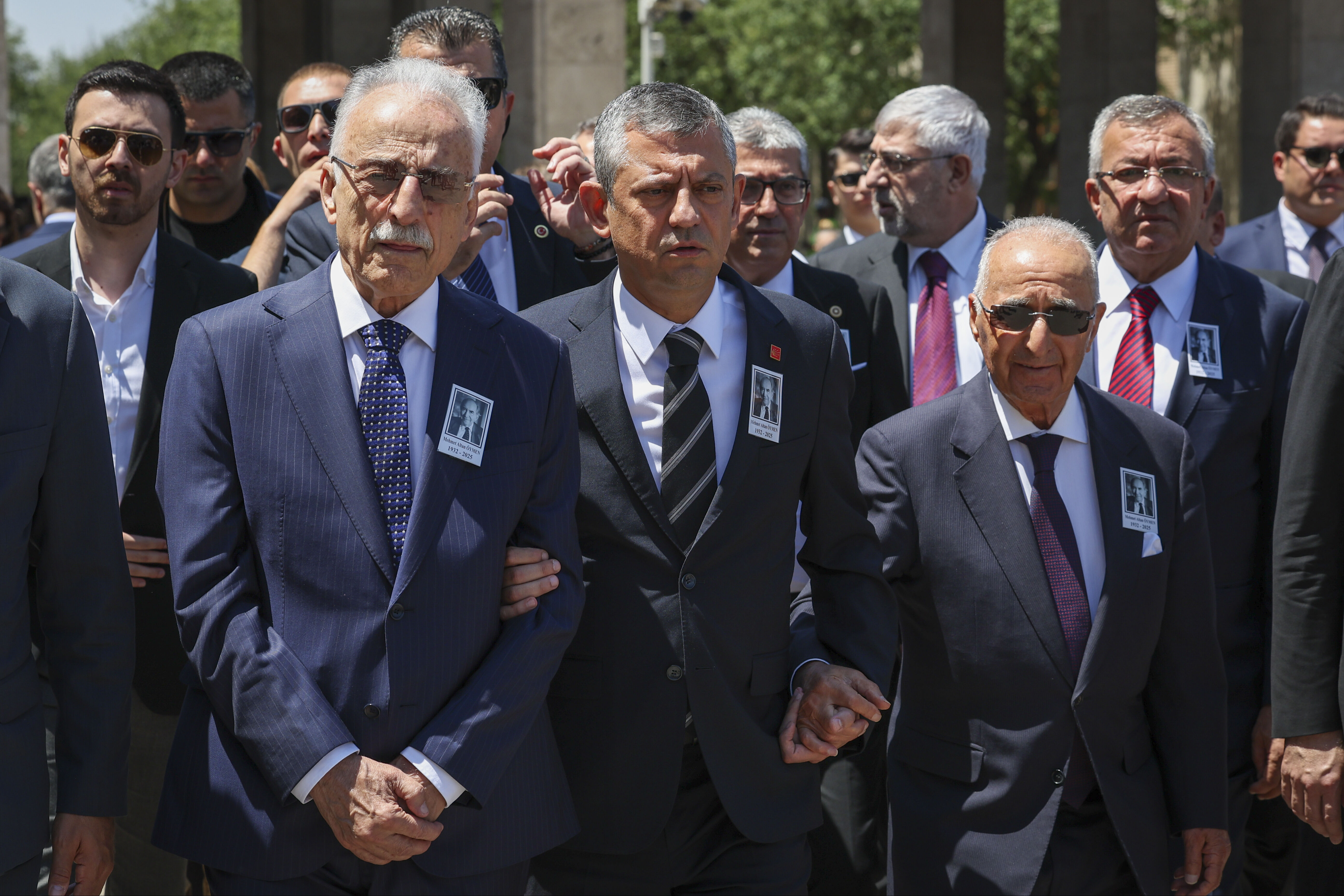 Altan Öymen'in cenaze törenine damga vuran an! Bahçeli, Özel ve Kılıçdaroğlu yan yana... - 1. Resim