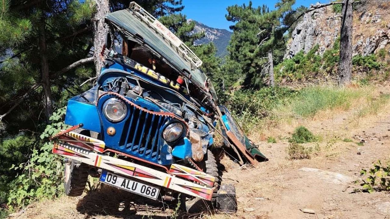 Aydın'da feci kaza! Cip şarampole devrildi: 3 yaralı Aydın'da feci kaza! Cip şarampole devrildi: 3 yaralı