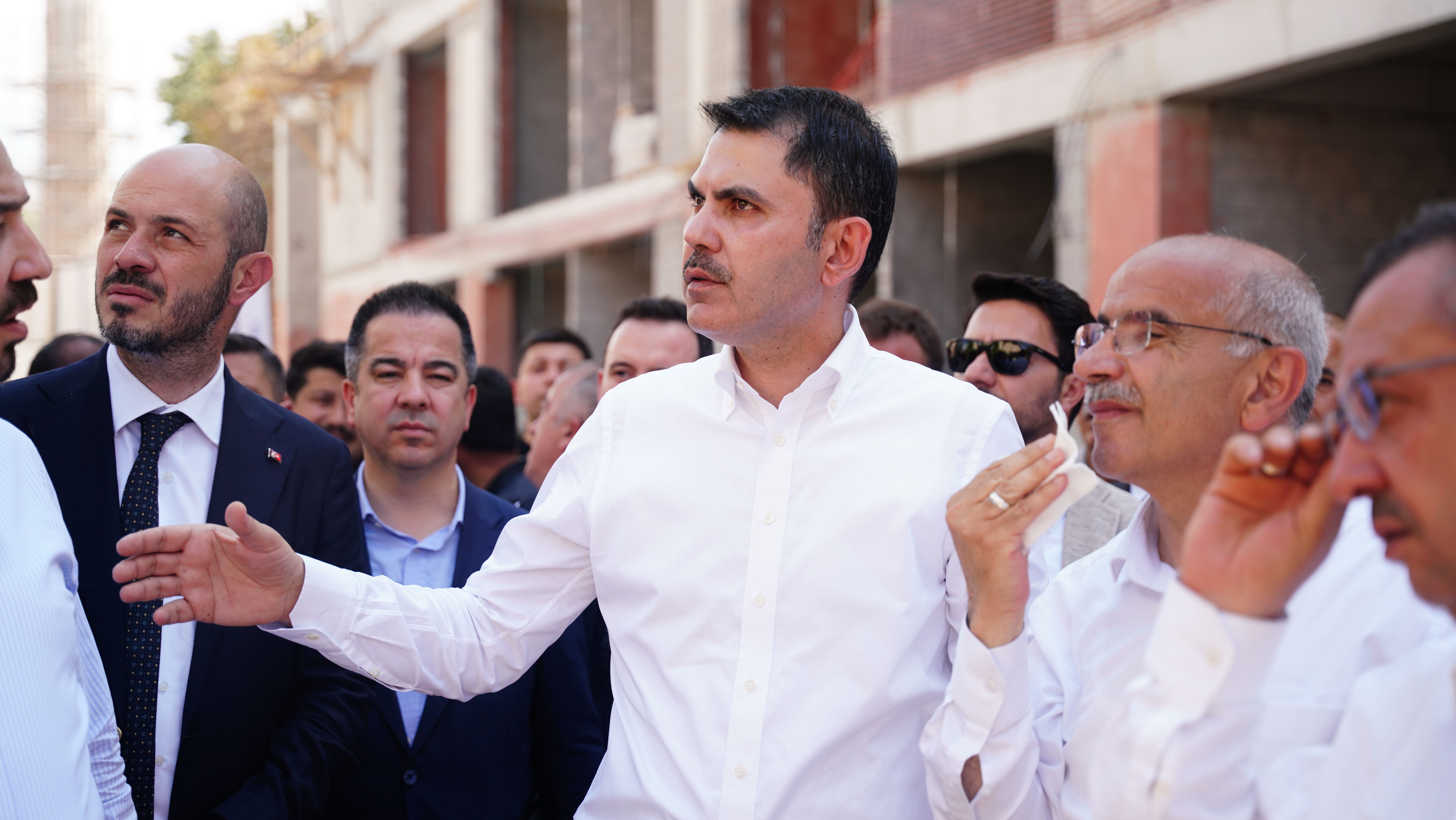 Bakan Kurum deprem bölgesinde! Şantiyeleri gezdi, 24 saat çalışma talimatı verdi - 2. Resim