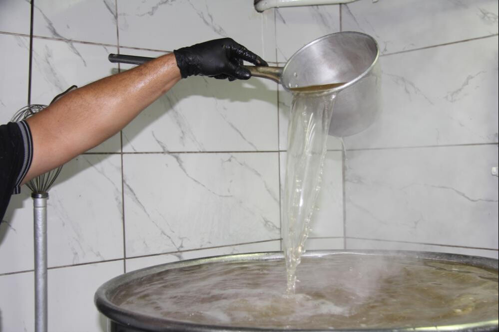 Bu yemeğin sofraya gelmesi 12 saat! Adeta vitamin deposu... "Dişimiz ağrısa bile içeriz" Bu yemeğin sofraya gelmesi 12 saat! Adeta vitamin deposu... "Dişimiz ağrısa bile içeriz" - 1. Resim