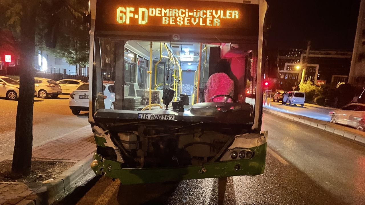 Bursa'da özel halk otobüsü ile otomobil çarpıştı! Çok sayıda yaralı var Bursa'da özel halk otobüsü ile otomobil çarpıştı! Çok sayıda yaralı var
