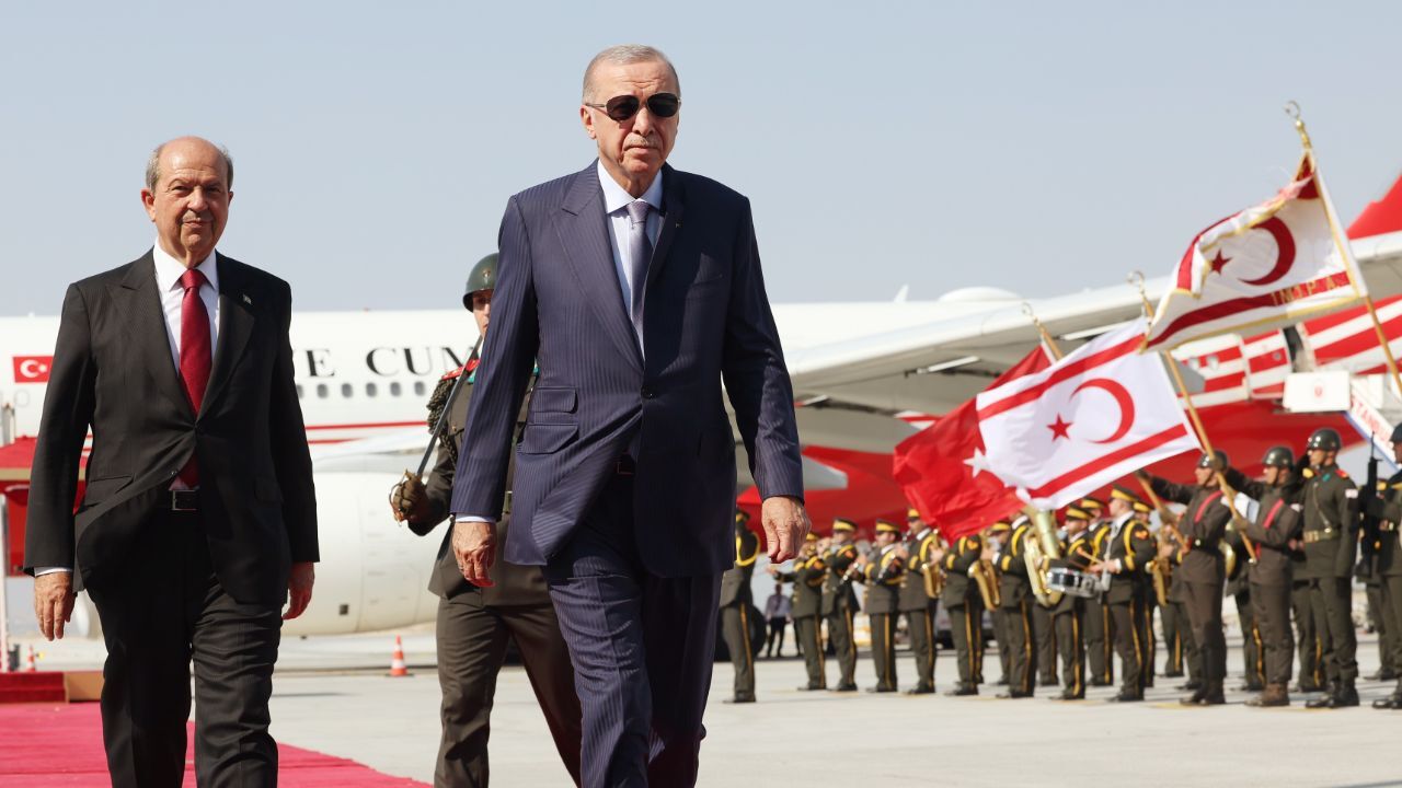 Erdoğan, KKTC'nin zafer gününde konuştu: Biz ay yıldız, aynı yoldayız Erdoğan, KKTC'nin zafer gününde konuştu: Biz ay yıldız, aynı yoldayız