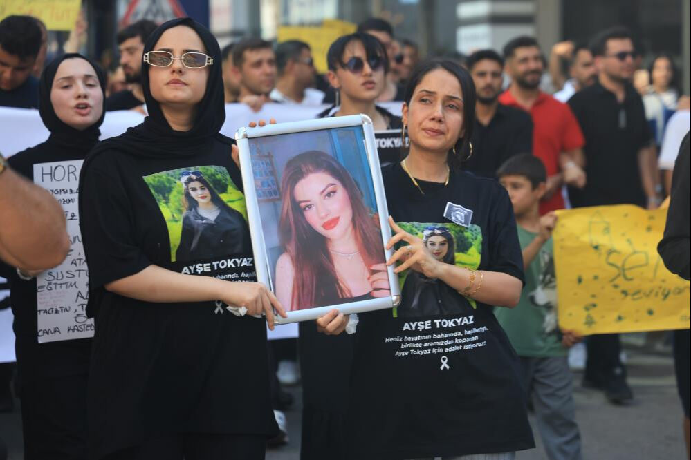 Hatay'da Ayşe Tokyaz için yürüyüş! Annesi ve ikiz kardeşinin gözyaşları yürekleri dağladı - 1. Resim