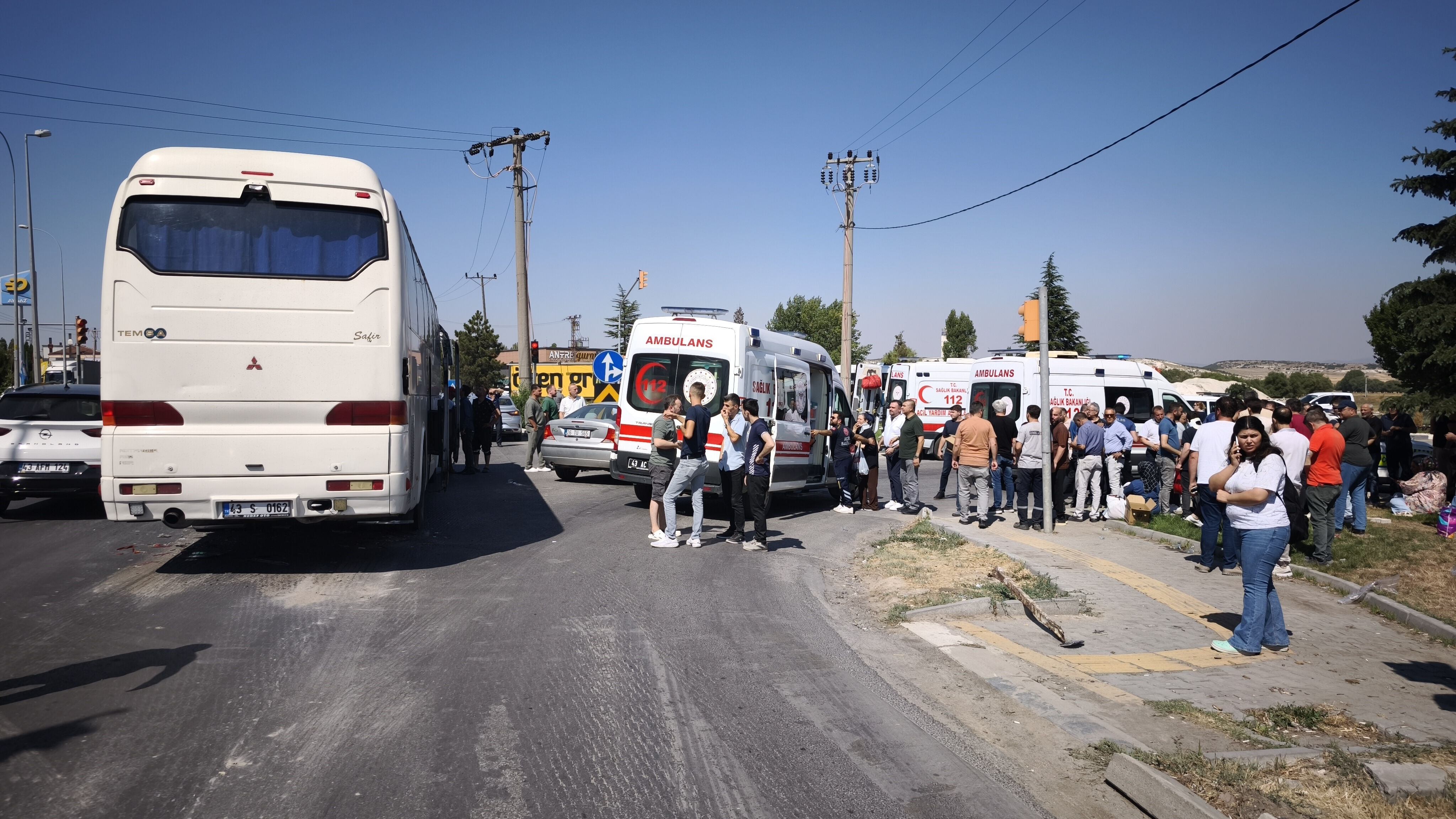 İşçi servisi LPG yüklü tankere arkadan çarptı! 45 kişinin bulunduğu araçta çok sayıda yaralı var - 1. Resim