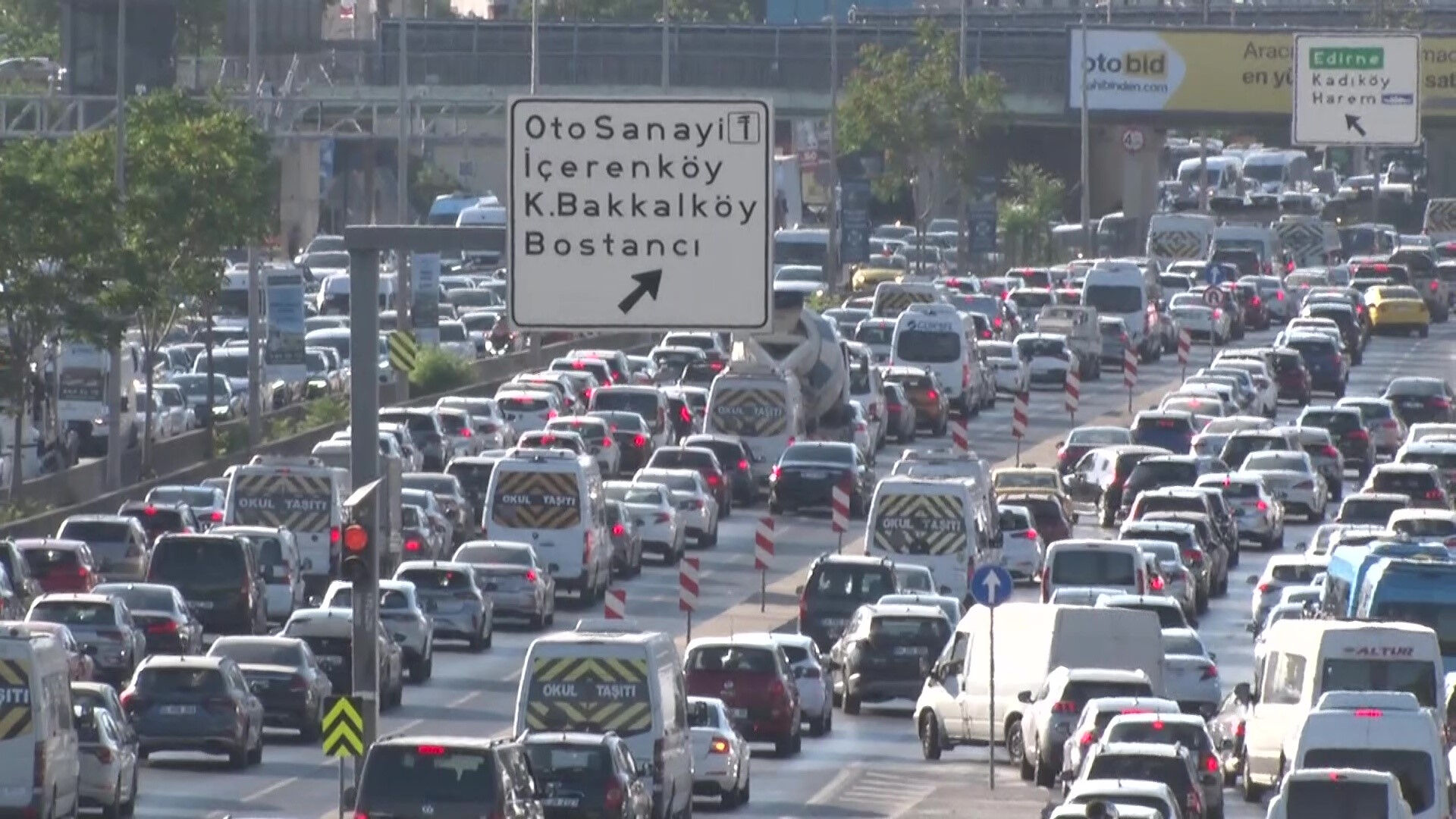 İstanbul'da iş çıkışı trafik durma noktasına geldi! Her iki istikamette uzun kuyruklar oluştu - 2. Resim