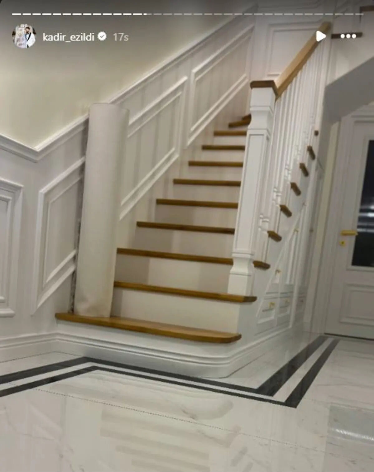 Kadir Ezildi evlendi, lüks evi olay oldu! O detay dikkat çekti: Bir bakan bir daha baktı - 2. Resim