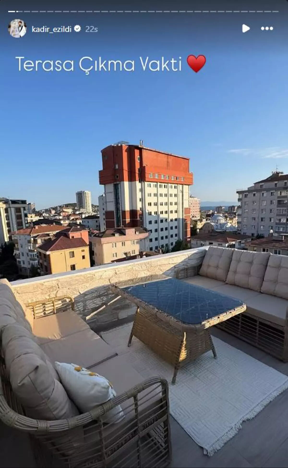 Kadir Ezildi evlendi, lüks evi olay oldu! O detay dikkat çekti: Bir bakan bir daha baktı - 3. Resim