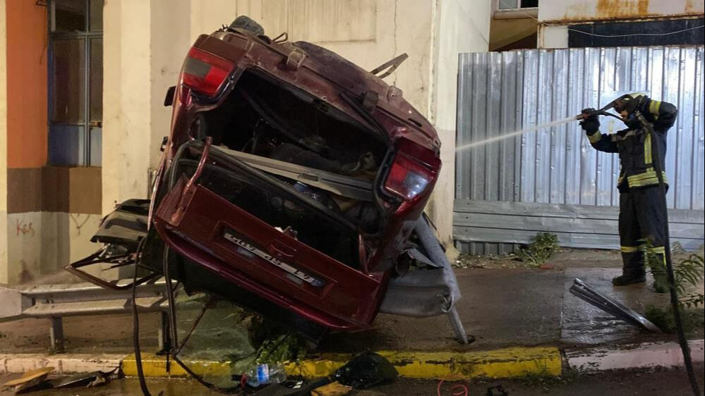 Kocaeli'de alkollü sürücü dehşeti! Araç bariyere saplandı: Ölüm haberleri geldi - 2. Resim