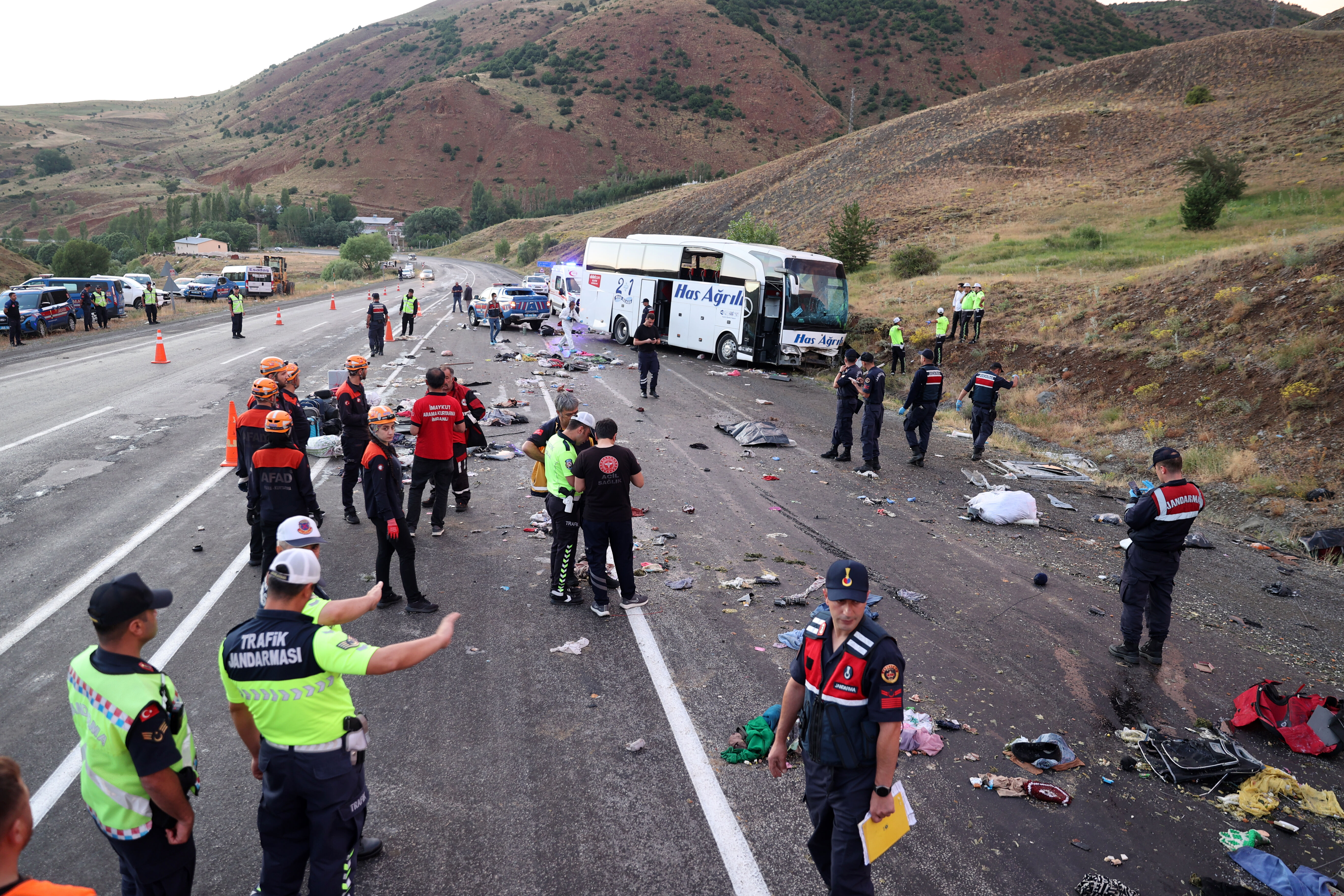 Sivas’ta yolcu otobüsü devrilmiş, can pazarı yaşanmıştı! Feci kazada şoför hakkında karar verildi - 1. Resim