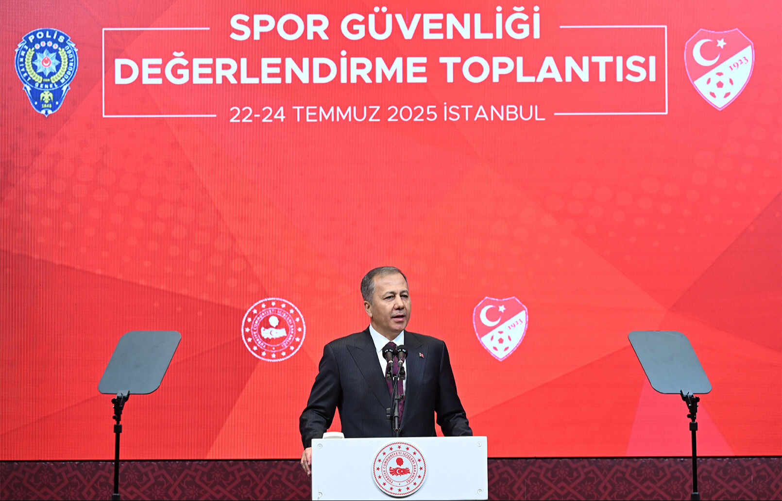 Bakan Yerlikaya talimatı verdi! Protokol tribününe giriş için yeni kural Bakan Yerlikaya talimatı verdi! Protokol tribününe giriş için yeni kural - 1. Resim
