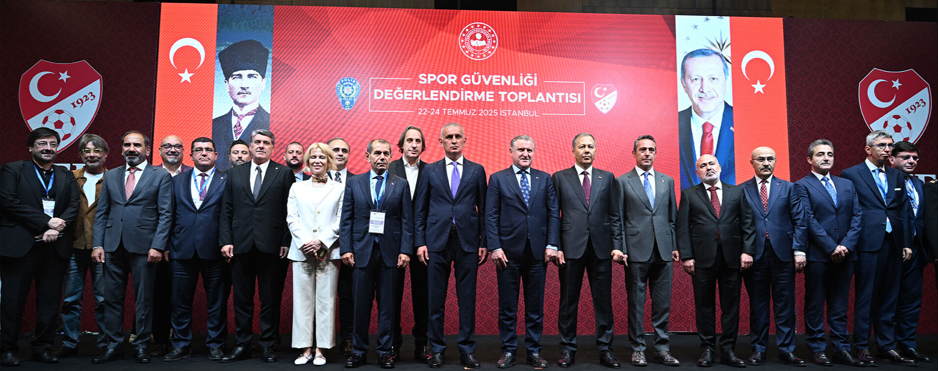 Bakan Yerlikaya talimatı verdi! Protokol tribününe giriş için yeni kural Bakan Yerlikaya talimatı verdi! Protokol tribününe giriş için yeni kural - 2. Resim
