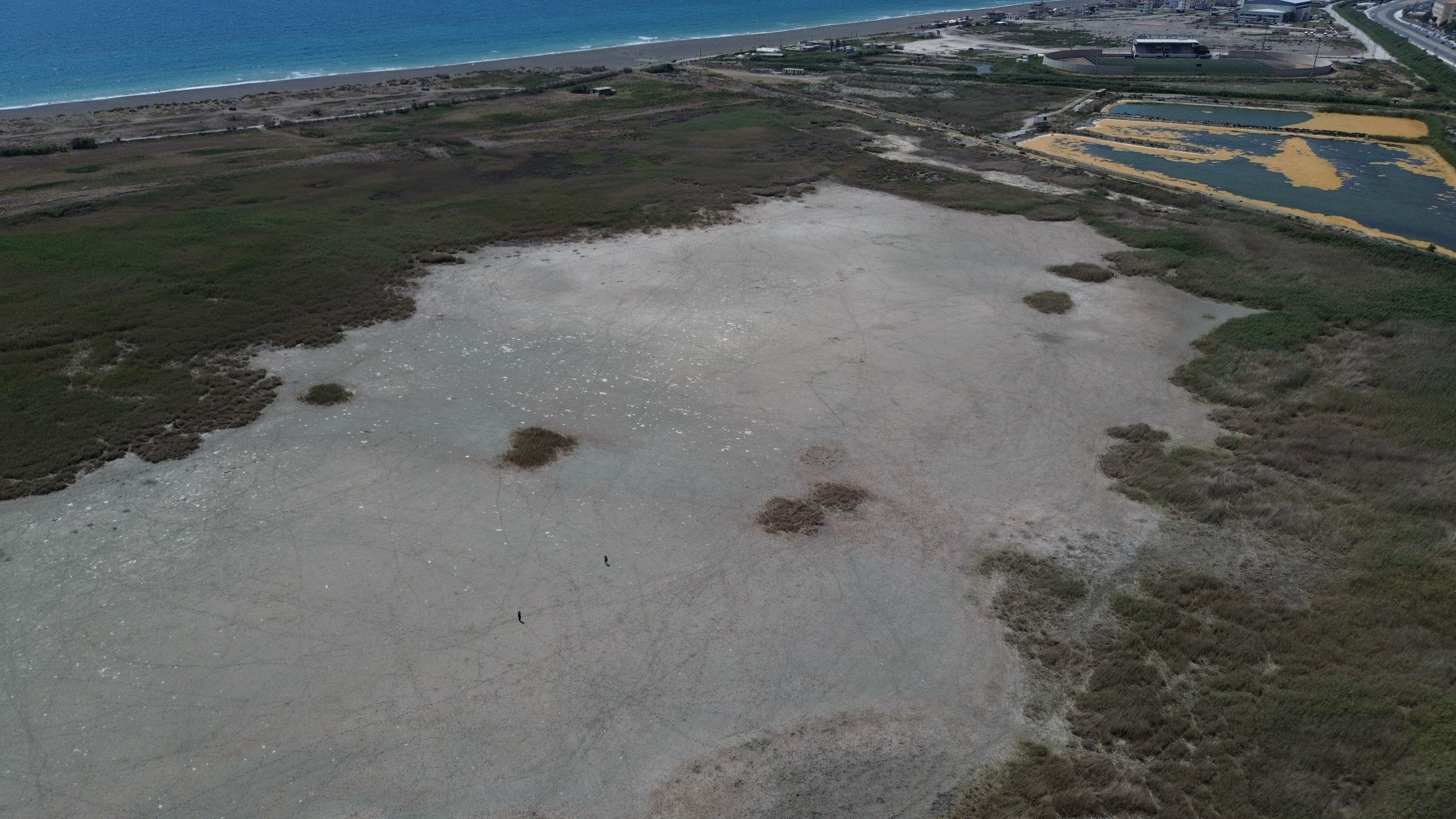 Son 65 yılın en kurak yılının yaşandığı kentte 314 kuş türüne ev sahipliği yapan Milleyha Kuş Cenneti adeta çöle döndü