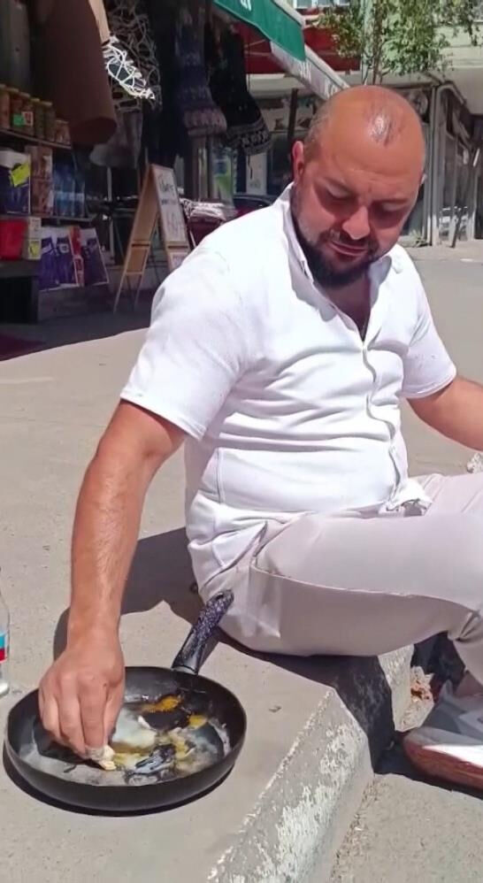 هذه إسطنبول! وصلت درجة الحرارة إلى ٤٠ درجة، وكان الأسفلت يغلي - الصورة ٢